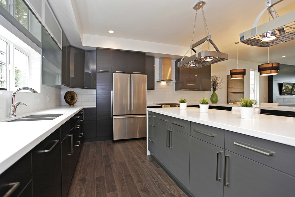 Kitchen - modern kitchen idea in Vancouver