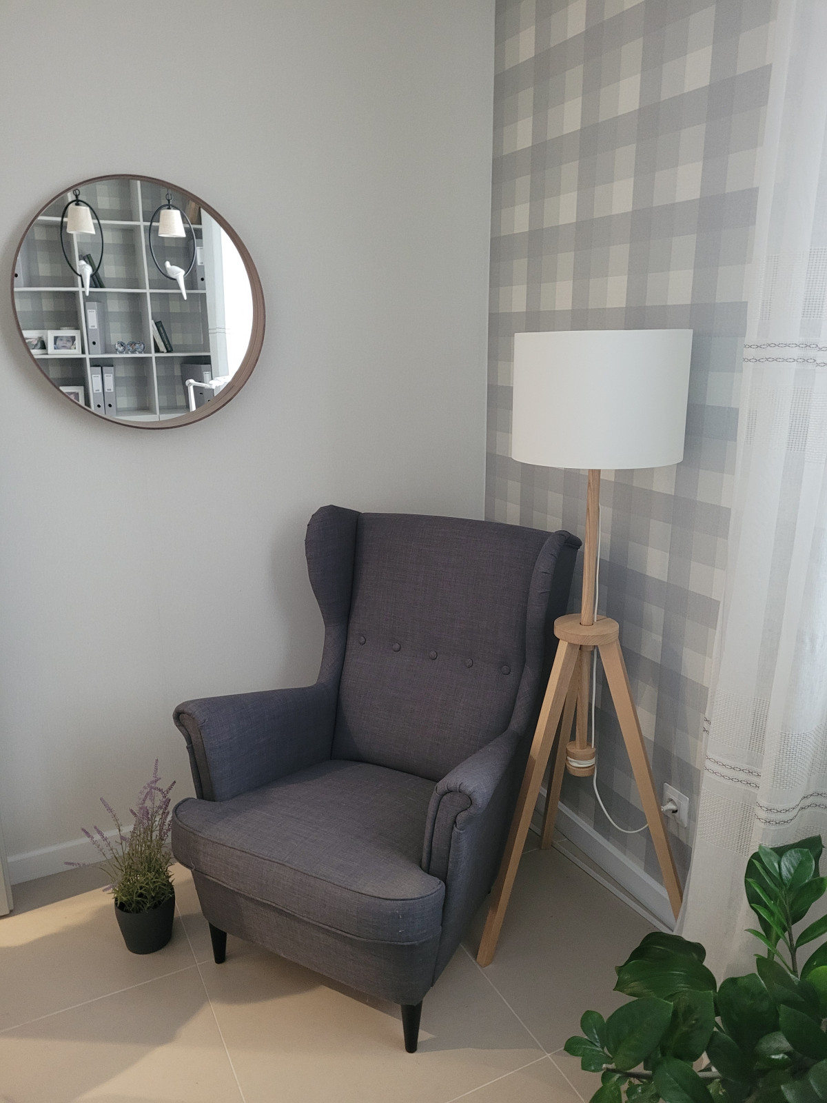 Рабочий кабинет , лестница в частном доме .