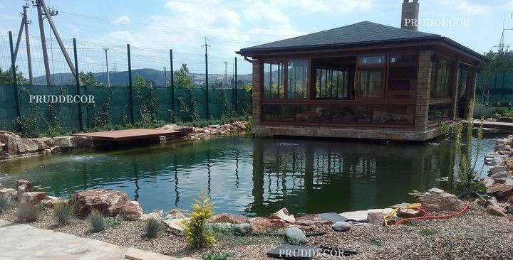 Искусственный пруд