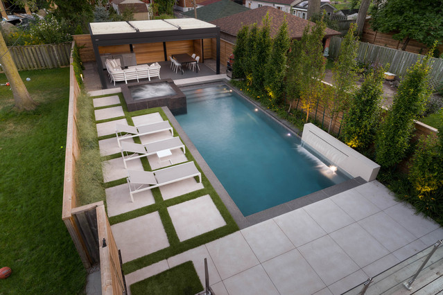 Stepping Stone Pool Deck modern-garten