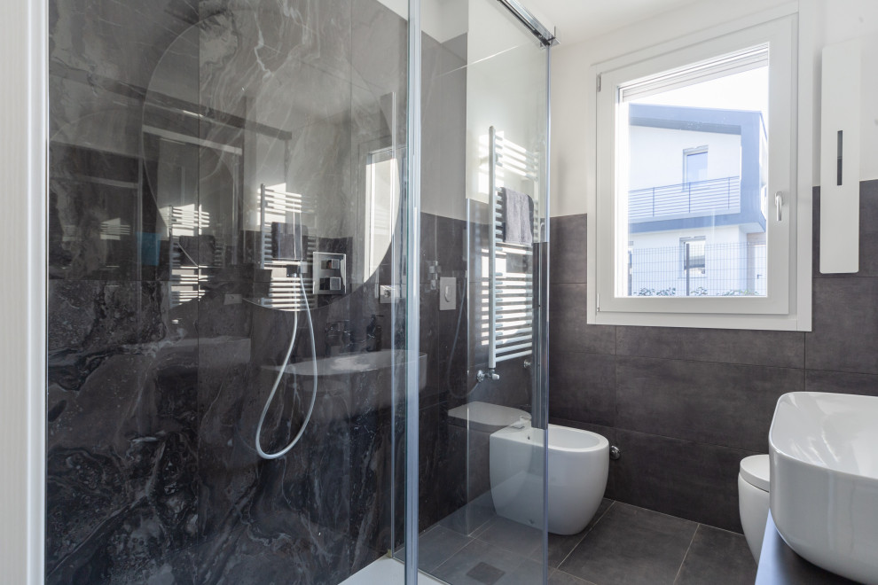 Example of a mid-sized trendy master porcelain tile porcelain tile, single-sink and gray floor bathroom design in Milan with flat-panel cabinets, black cabinets, a two-piece toilet, white walls, a vessel sink and a freestanding vanity