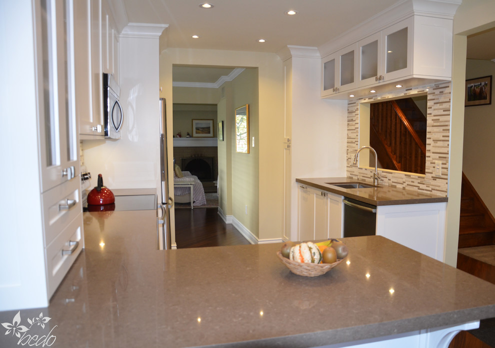 Inspiration for a transitional home design remodel in Toronto