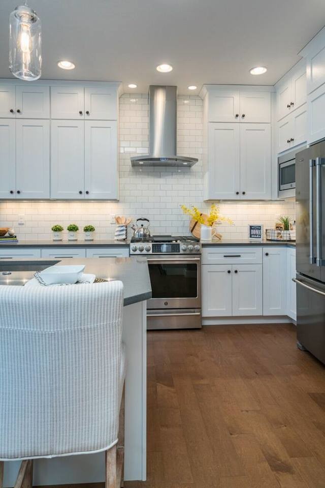 Transitional kitchen photo in Seattle