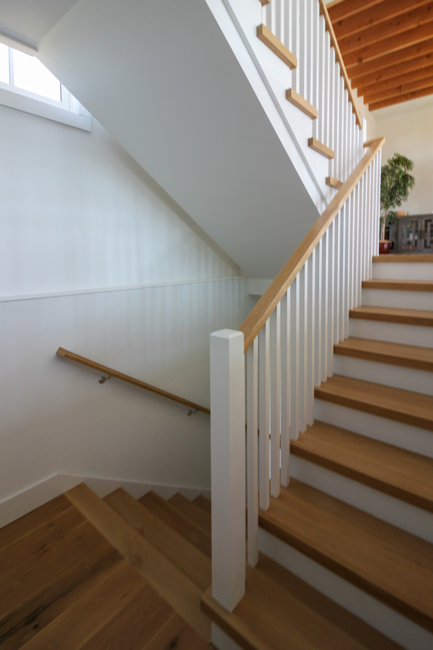 91_U-Shaped Floating Staircase Surrounded by Bucolic Mountain Views, Winchester,