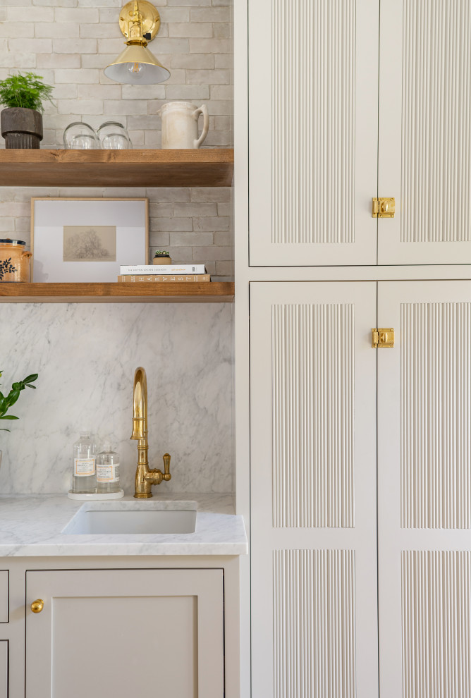Kitchen - transitional kitchen idea in Seattle