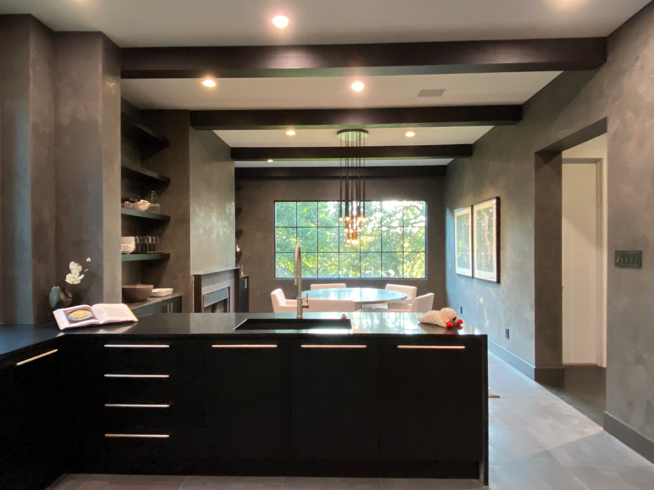 Inspiration for a modern kitchen remodel in Austin