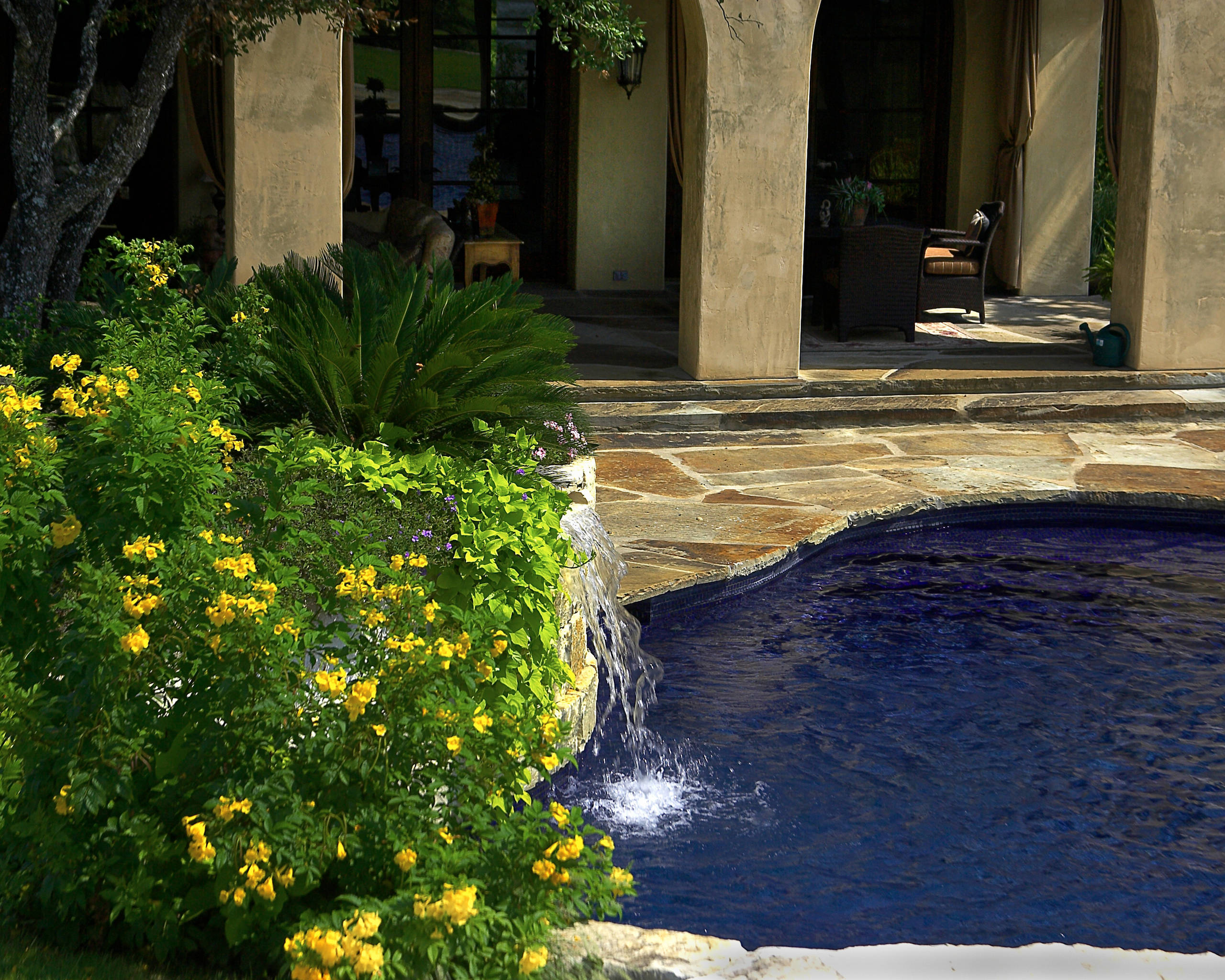 Briggs Ranch All Tile Pool/Spa/Landscape