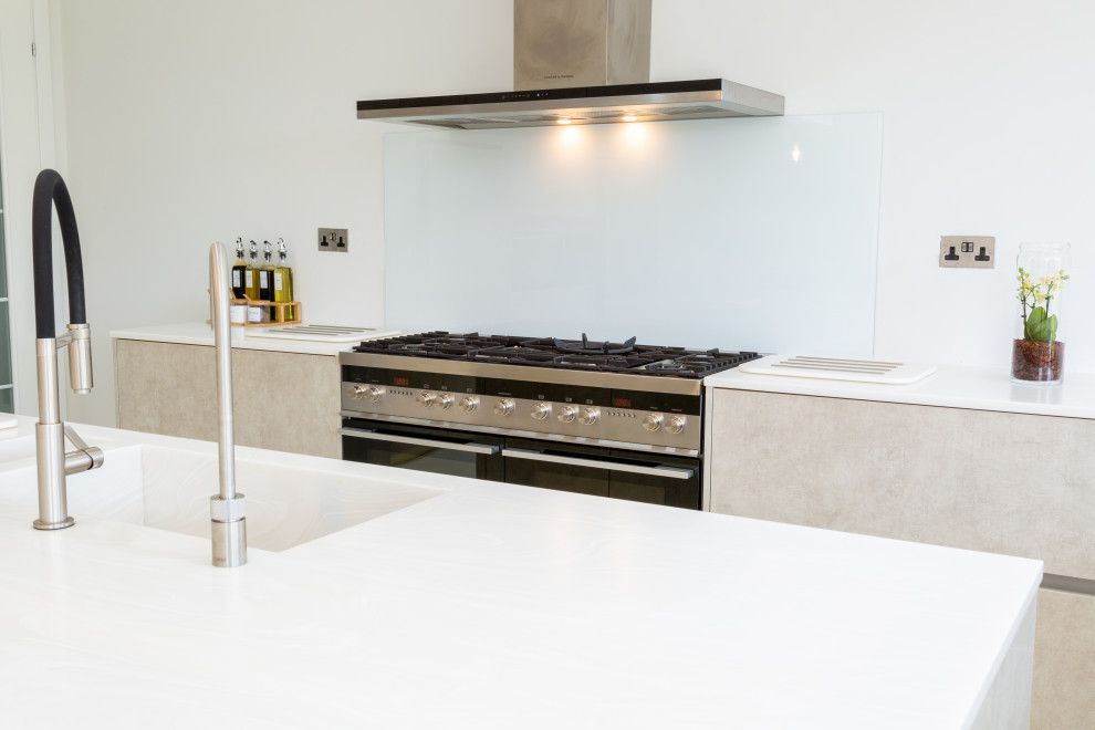 LUXURIOUS MODERN KITCHEN | ENFIELD - Modern - Kitchen - London - by ...