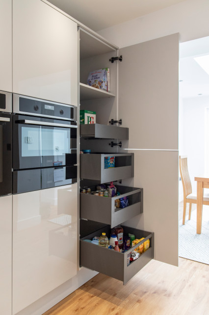 Timeless Handleless Kitchen moderne-koekken