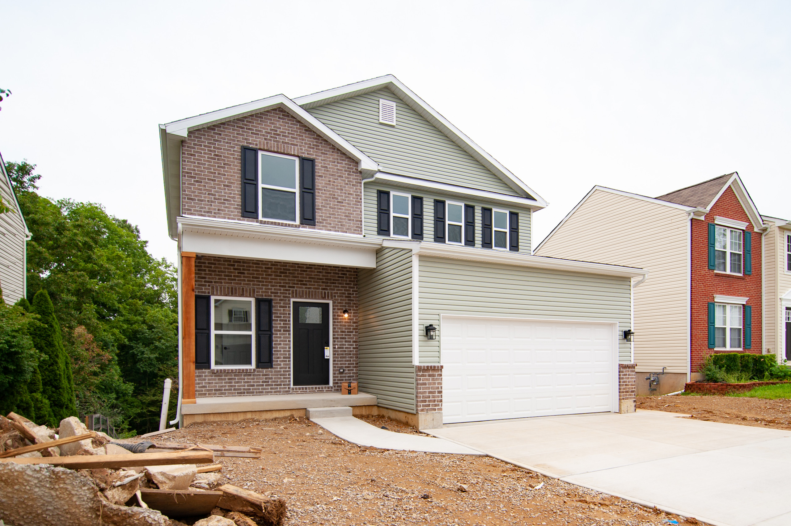 New 2 story home in Morrow