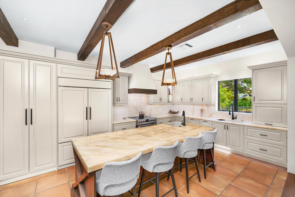 Transitional kitchen photo in Miami