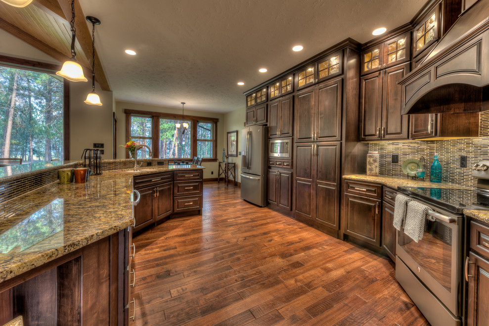 Kitchen - transitional kitchen idea