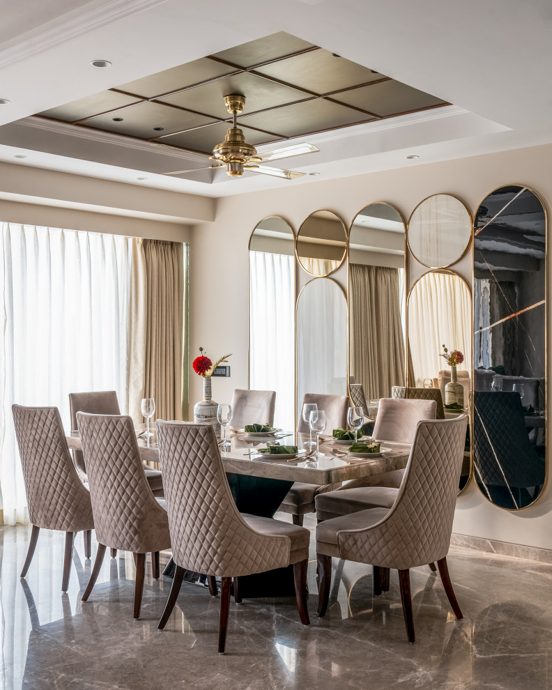 Design ideas for a modern dining room in Mumbai.
