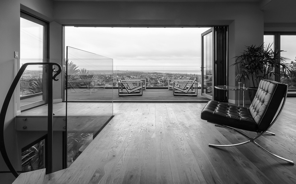 Design ideas for a contemporary deck in Santa Barbara.