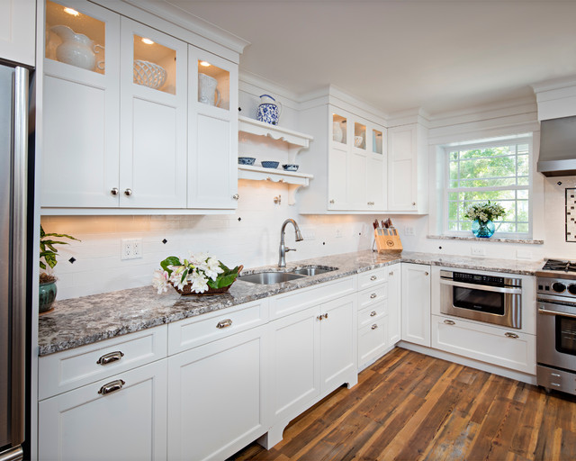 Transitional Kitchen nyklassisk-koekken