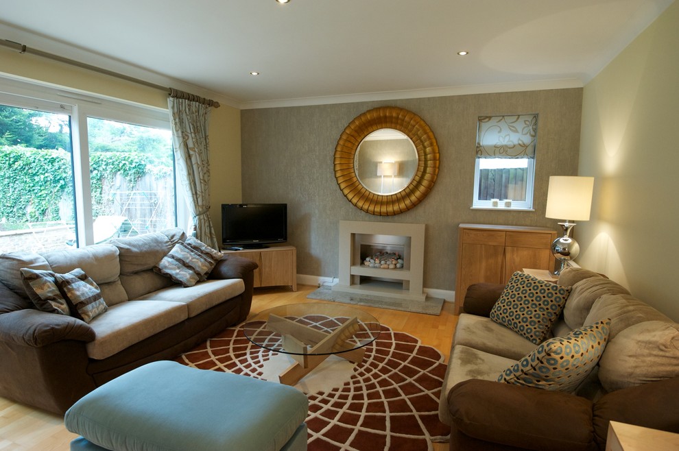This is an example of a contemporary living room in Cambridgeshire.