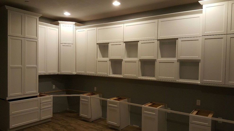 Home office - transitional home office idea