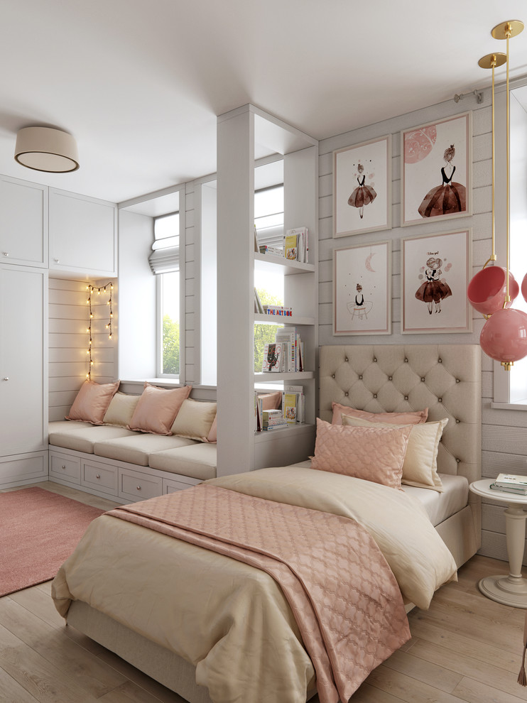 Mid-sized country kids' room in Valencia with white walls, light hardwood floors and beige floor for girls.