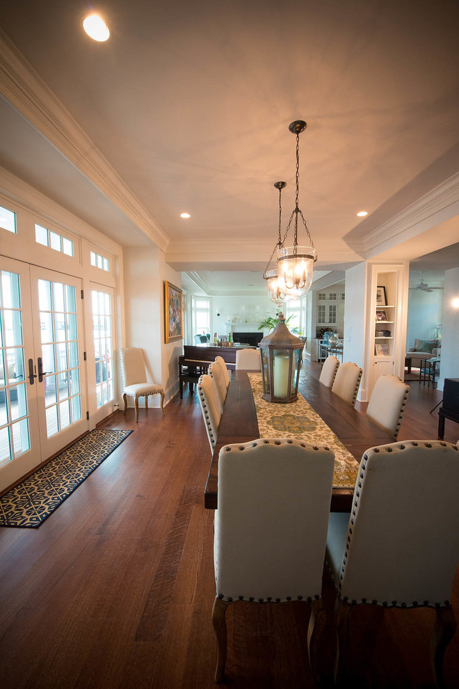 Dining room - coastal dining room idea