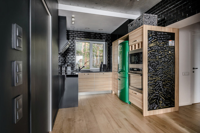 Квартира у моря contemporary-kitchen