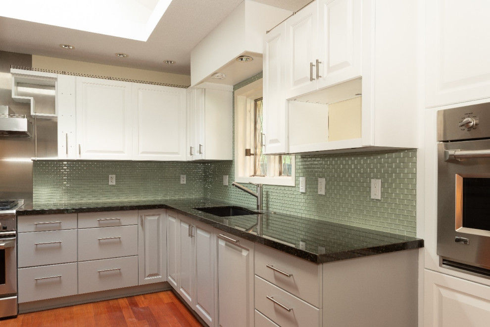 Bruce in West Des Moines’ Kitchen Refinishing in “White Dove” Modern Kitchen Other