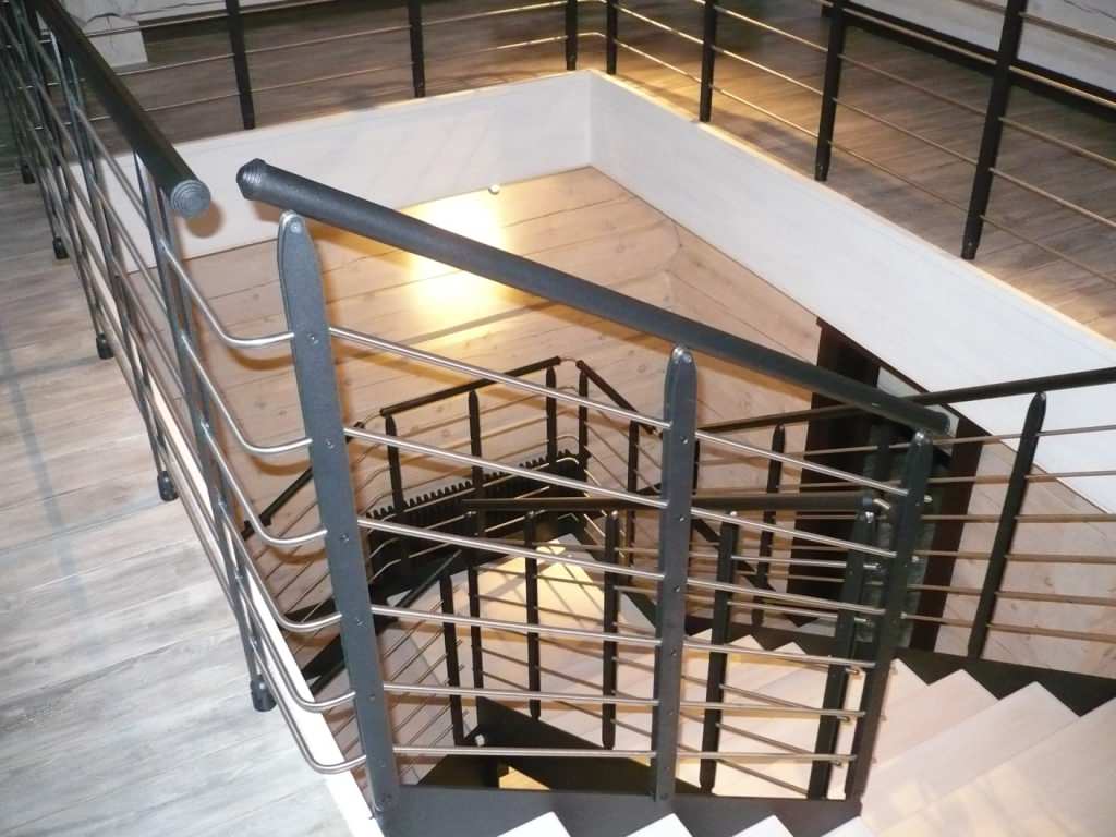 Laser Wood - Лестница с итальянским ограждением (2018)