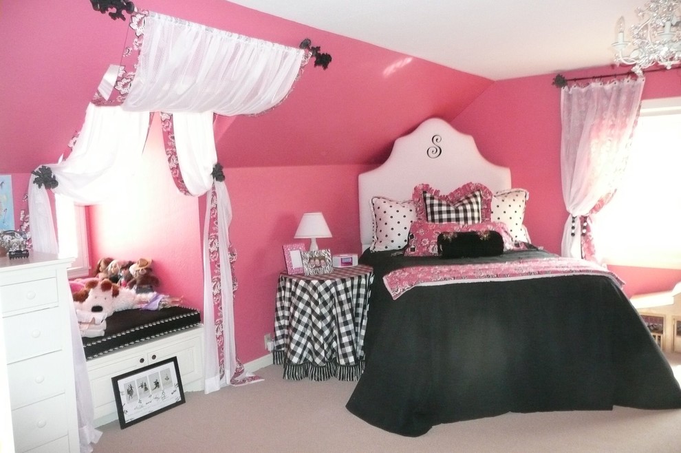 Design ideas for a mid-sized traditional kids' bedroom for girls and kids 4-10 years old in Austin with pink walls, carpet and grey floor.