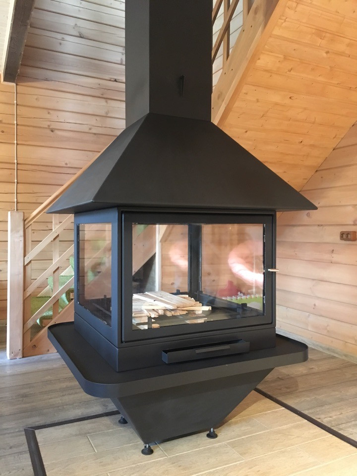 Островной камин из стали