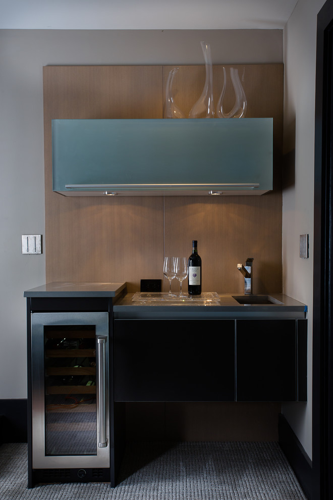 Small contemporary single-wall wet bar in Atlanta with flat-panel cabinets, quartz benchtops, an undermount sink, brown splashback and carpet.