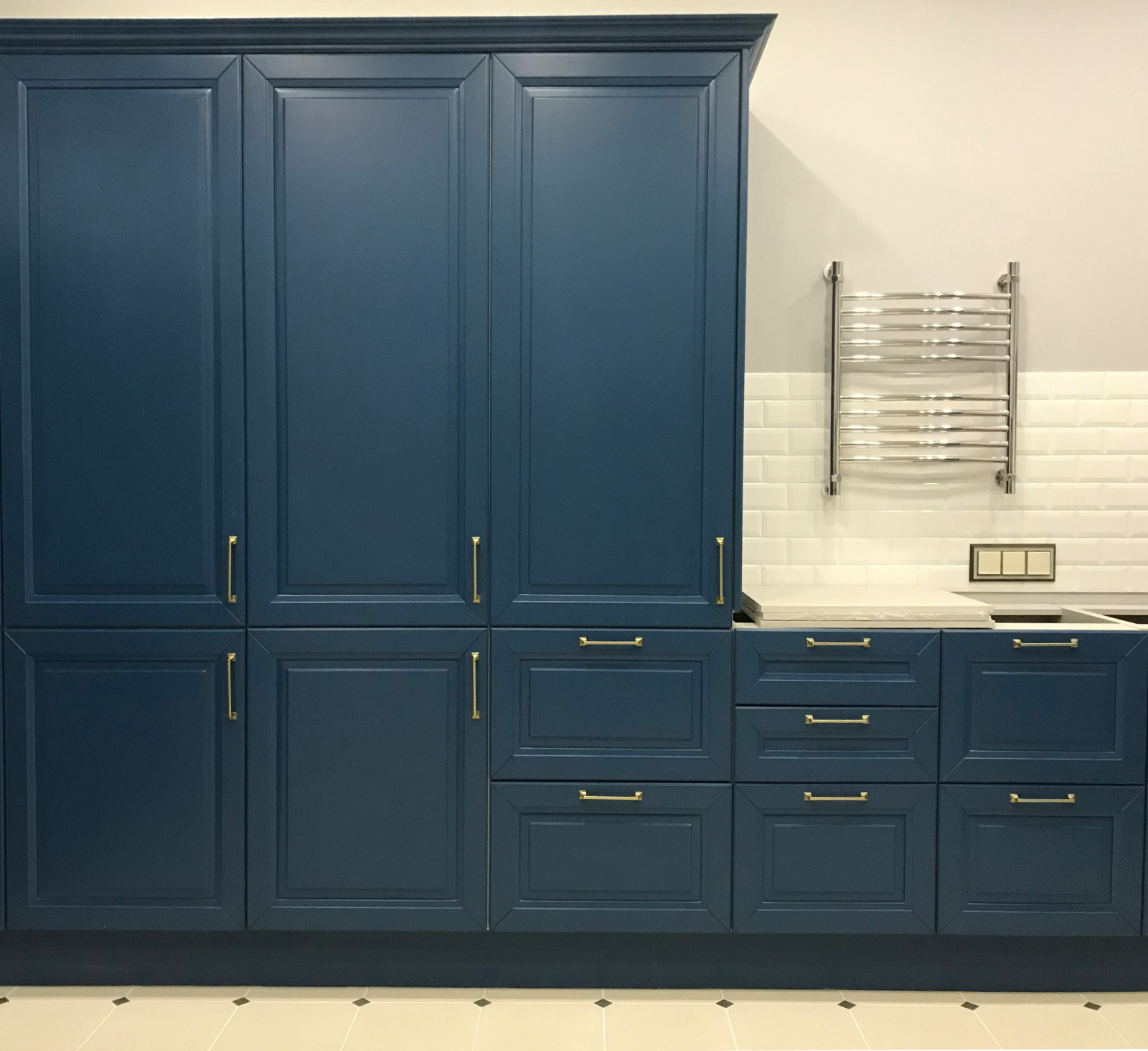 Дом 1000 кв.м - фото