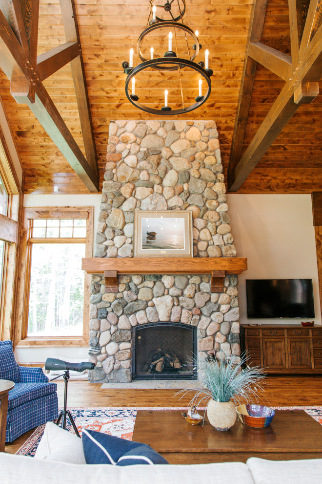 Example of a mountain style home design design in Denver