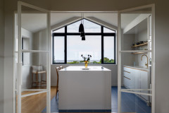 Houzz Tour: A 1980s Coastal Home Gets a Midcentury-style Upgrade