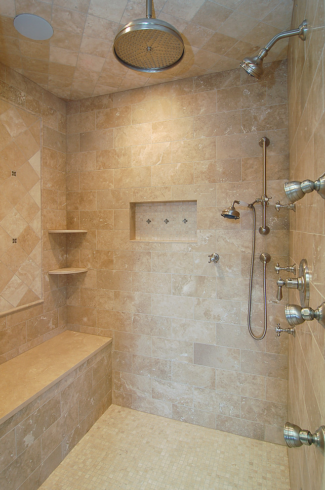 Design ideas for a traditional bathroom in Chicago.