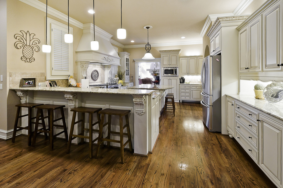 Traditional kitchen in Little Rock with stainless steel appliances.