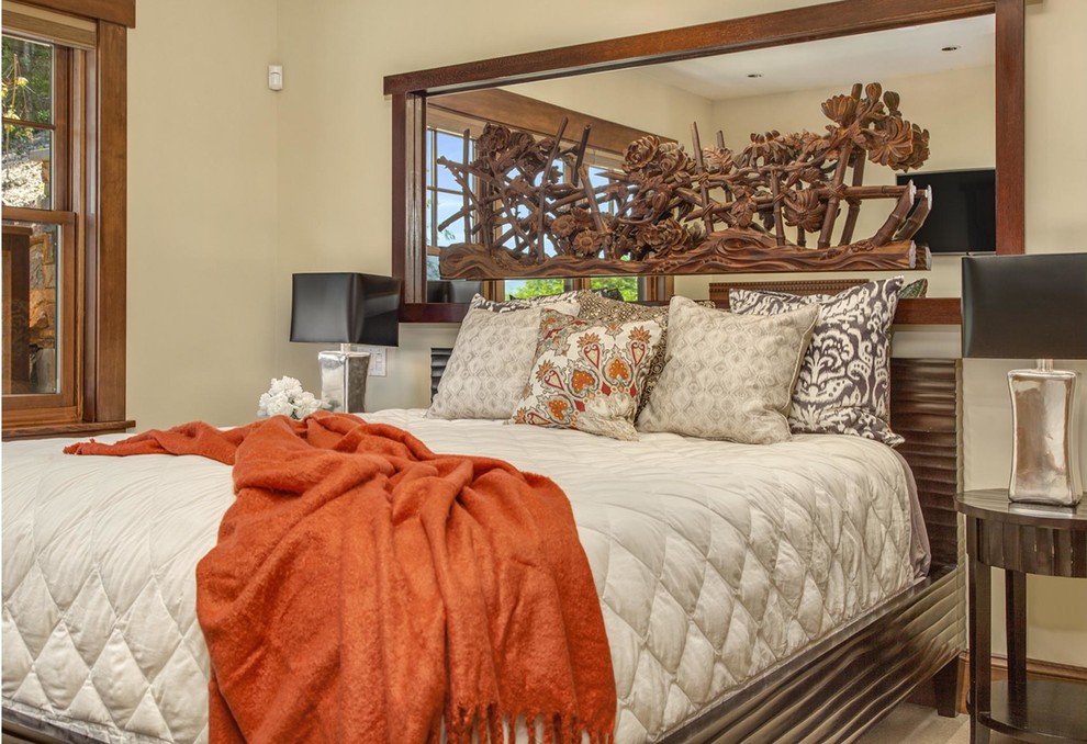 Mountain style bedroom photo in Seattle