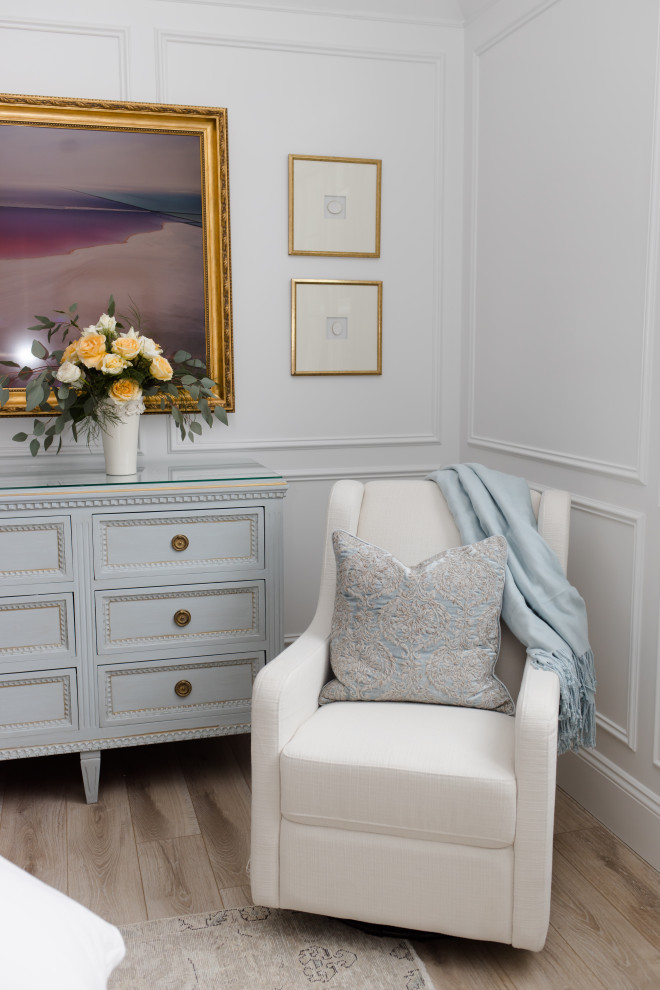 Elegant bedroom photo in Chicago