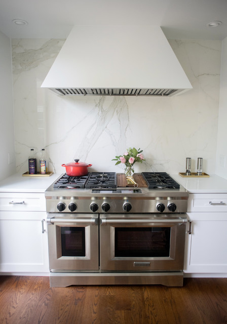 Transitional Kitchen nyklassisk-koekken