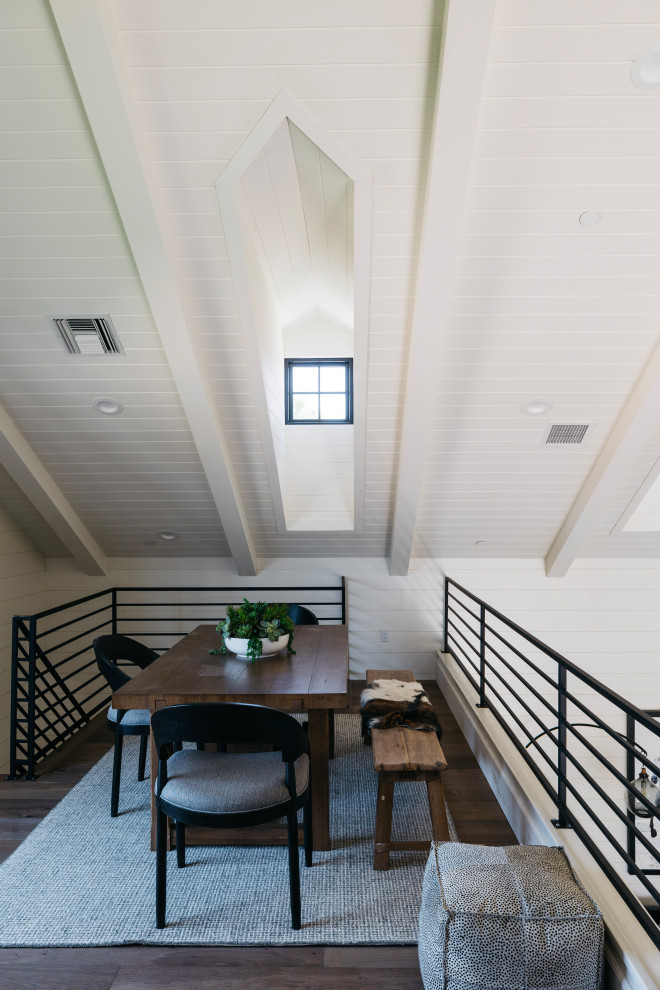 Transitional home design photo in Phoenix