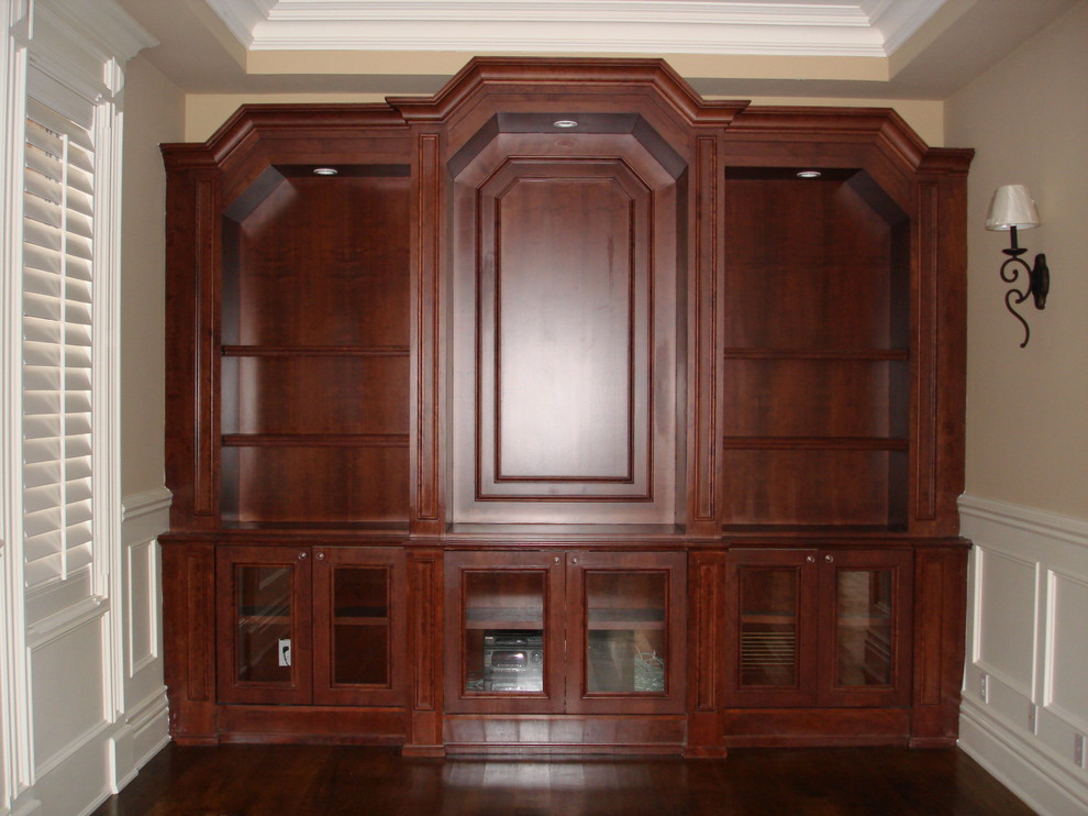 Inspiration for a transitional home design remodel in Toronto