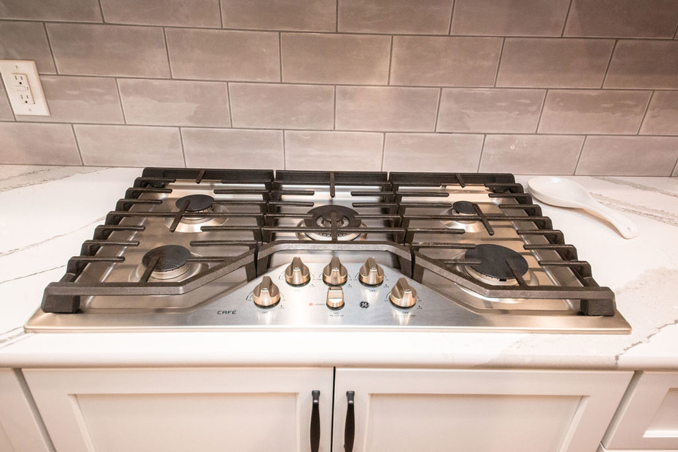 Inspiration for a transitional kitchen remodel in Omaha