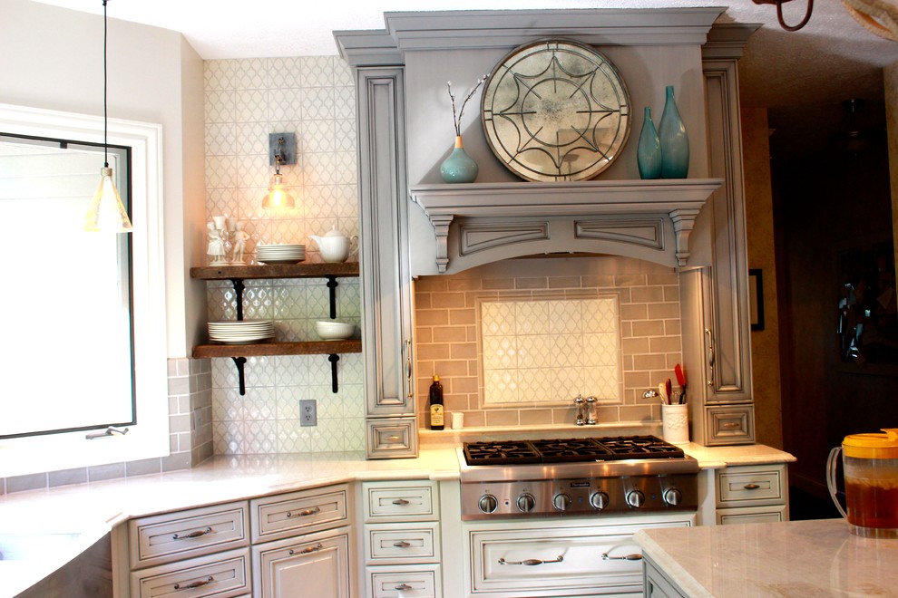 Inspiration for a transitional kitchen remodel in Cleveland