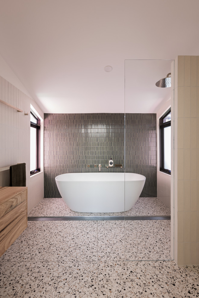 Photo of an industrial bathroom in Melbourne.