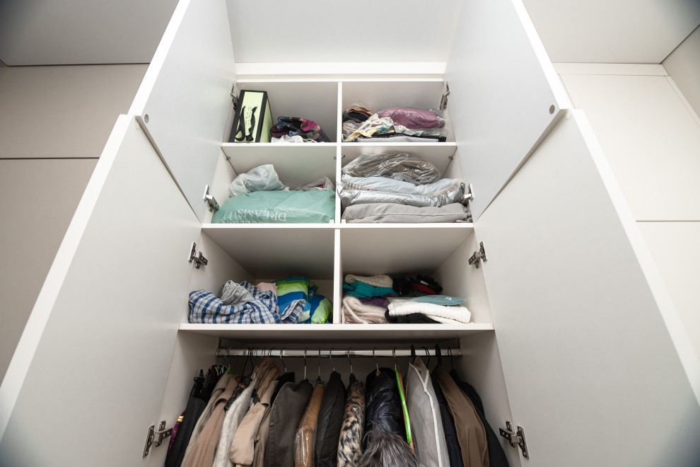 Гардероб и шкаф в прихожую в минималистичном стиле