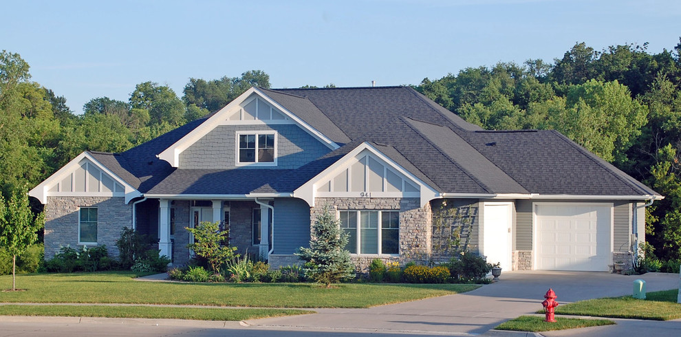 This is an example of a contemporary exterior in Cedar Rapids.