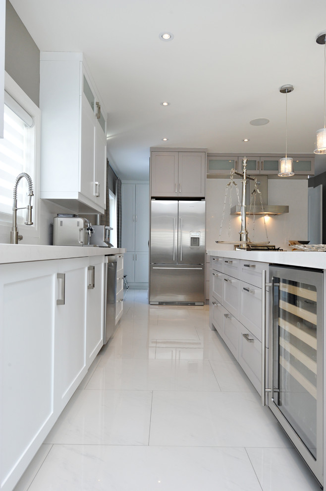 Inspiration for a mid-sized transitional l-shaped porcelain tile kitchen pantry remodel in Toronto with a double-bowl sink, shaker cabinets, white cabinets, quartz countertops, white backsplash, stone slab backsplash, stainless steel appliances and an island