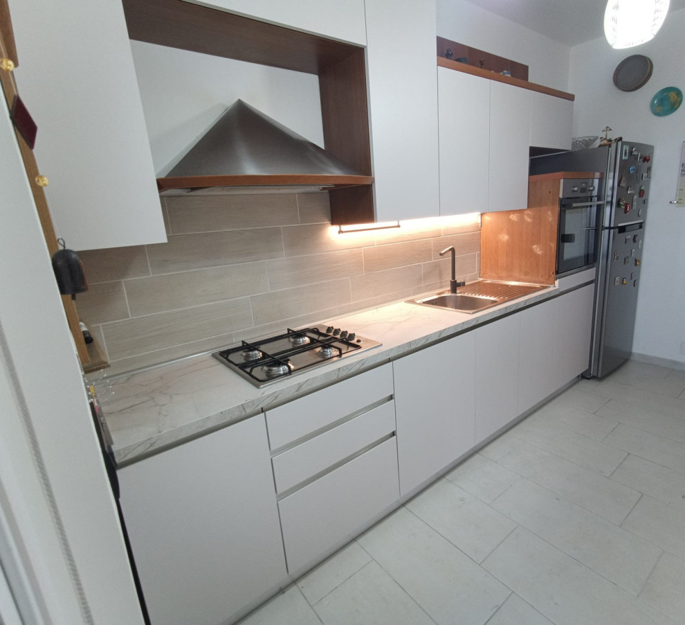 Restyling Cucina sostituzione ante Ivory e Top White Yule