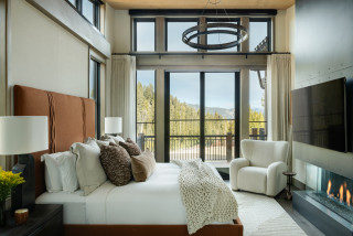 Where Designers Would Spend and Save in a Bedroom (6 photos)