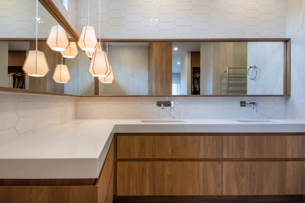 Expansive beach style master bathroom in Melbourne with raised-panel cabinets, medium wood cabinets, a one-piece toilet, white tile, beige walls, an undermount sink, engineered quartz benchtops, beige floor, white benchtops, an open shower, ceramic tile, porcelain floors and an open shower.