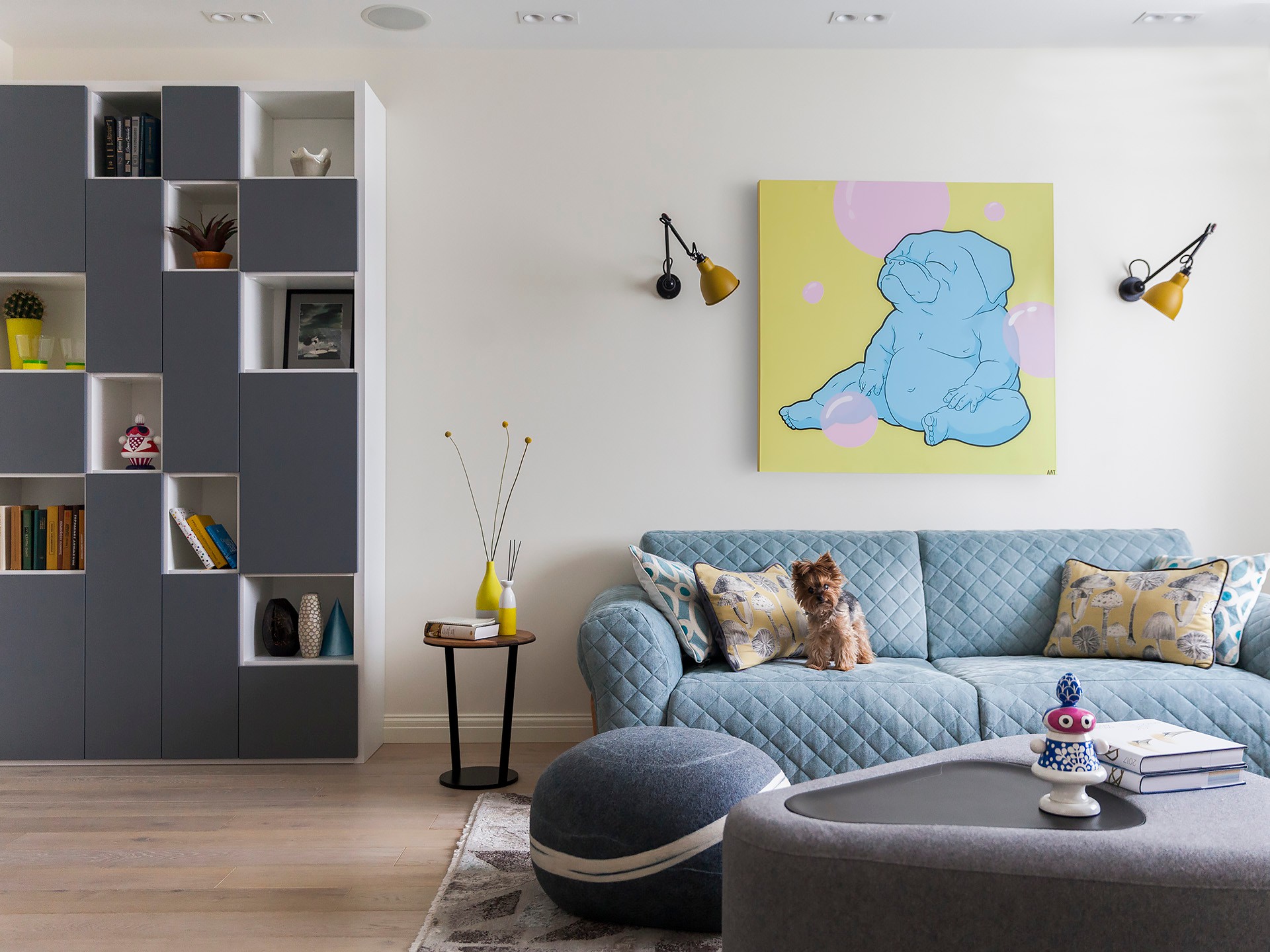 Бело-голубая квартира для юной заказчицы