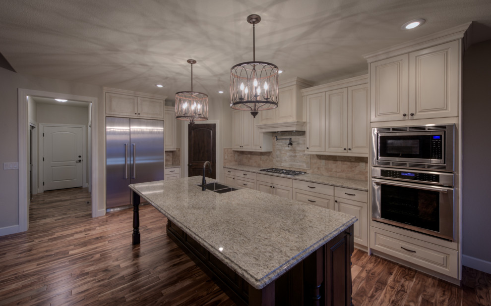 Kitchen - kitchen idea in Denver